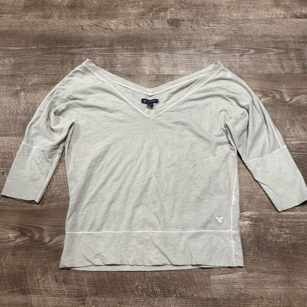 American Eagle Quarter Sleeve V-Neck Shirt Size XS